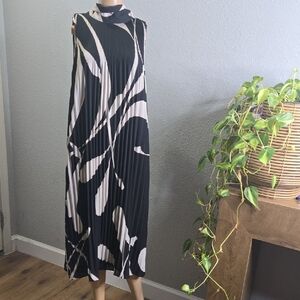 Elegant Black and Beigr Sleeveless Dress